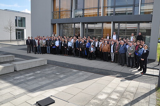  Das große Familienfoto der Teilnehmerinnen und Teilnehmer am Absolvententreffen 2018, Foto: HSZG 